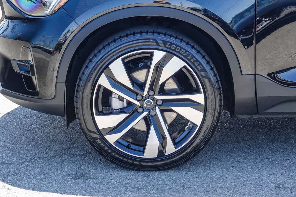 Used 2024 Volvo XC40 B5 Ultimate w/ Protection Package Premier AWD/4WD image 9