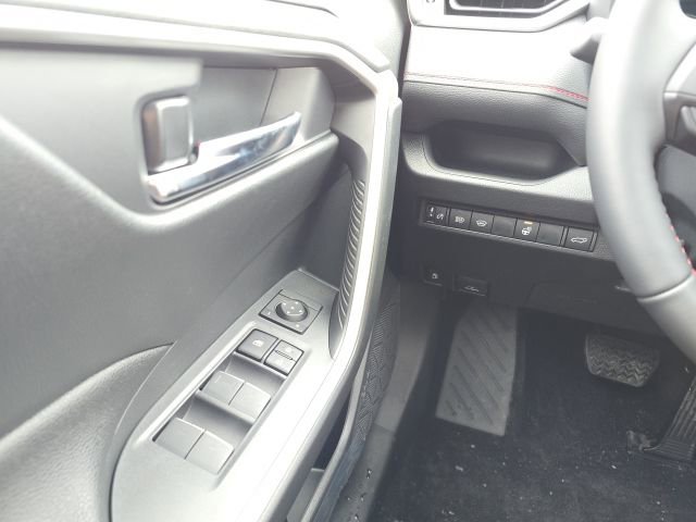 New 2025 Toyota RAV4 SE image 15