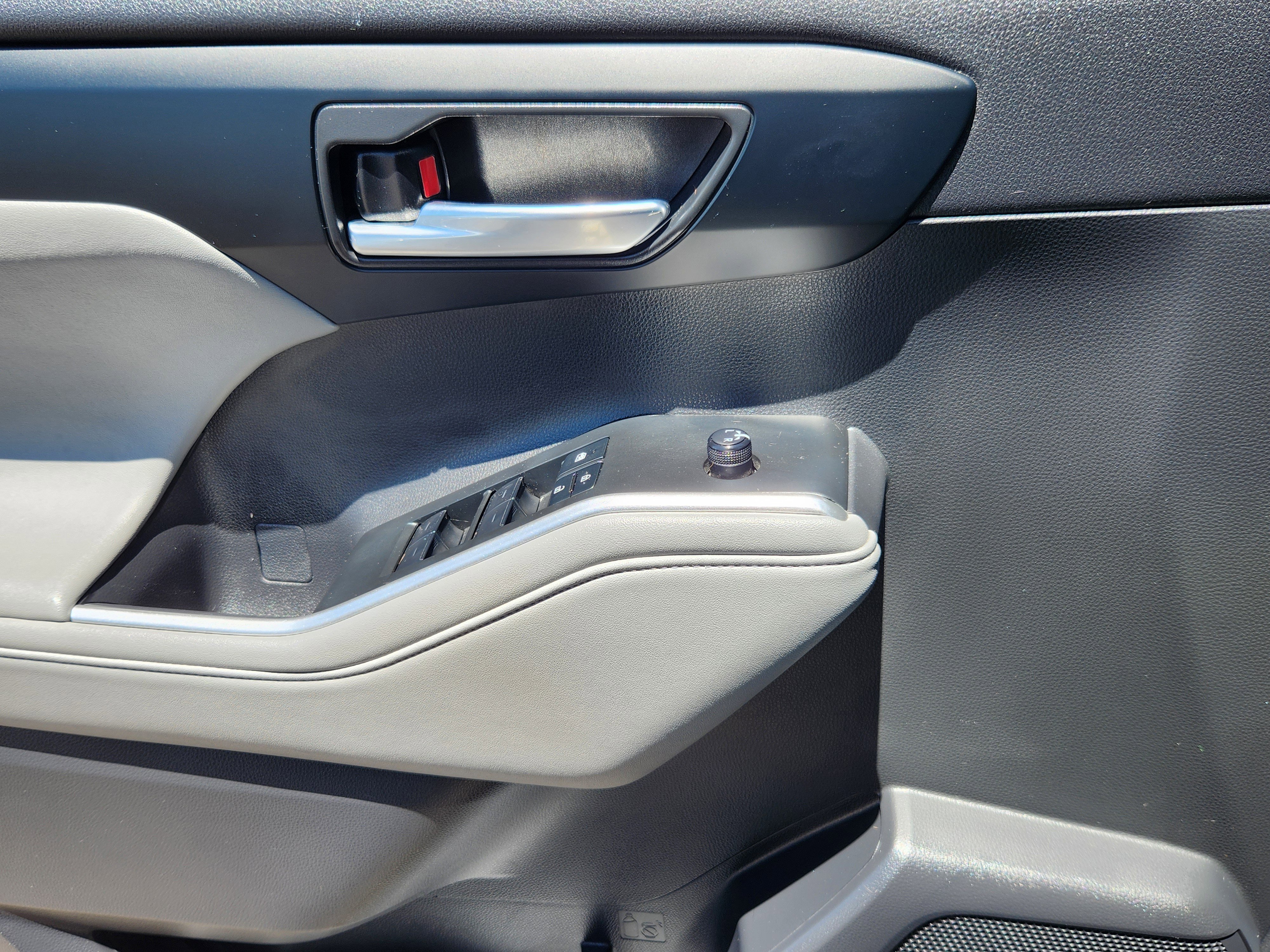 Used 2022 Toyota Highlander XLE image 7