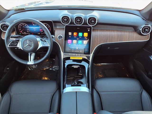 Used 2025 Mercedes-Benz GLC 300 image 4