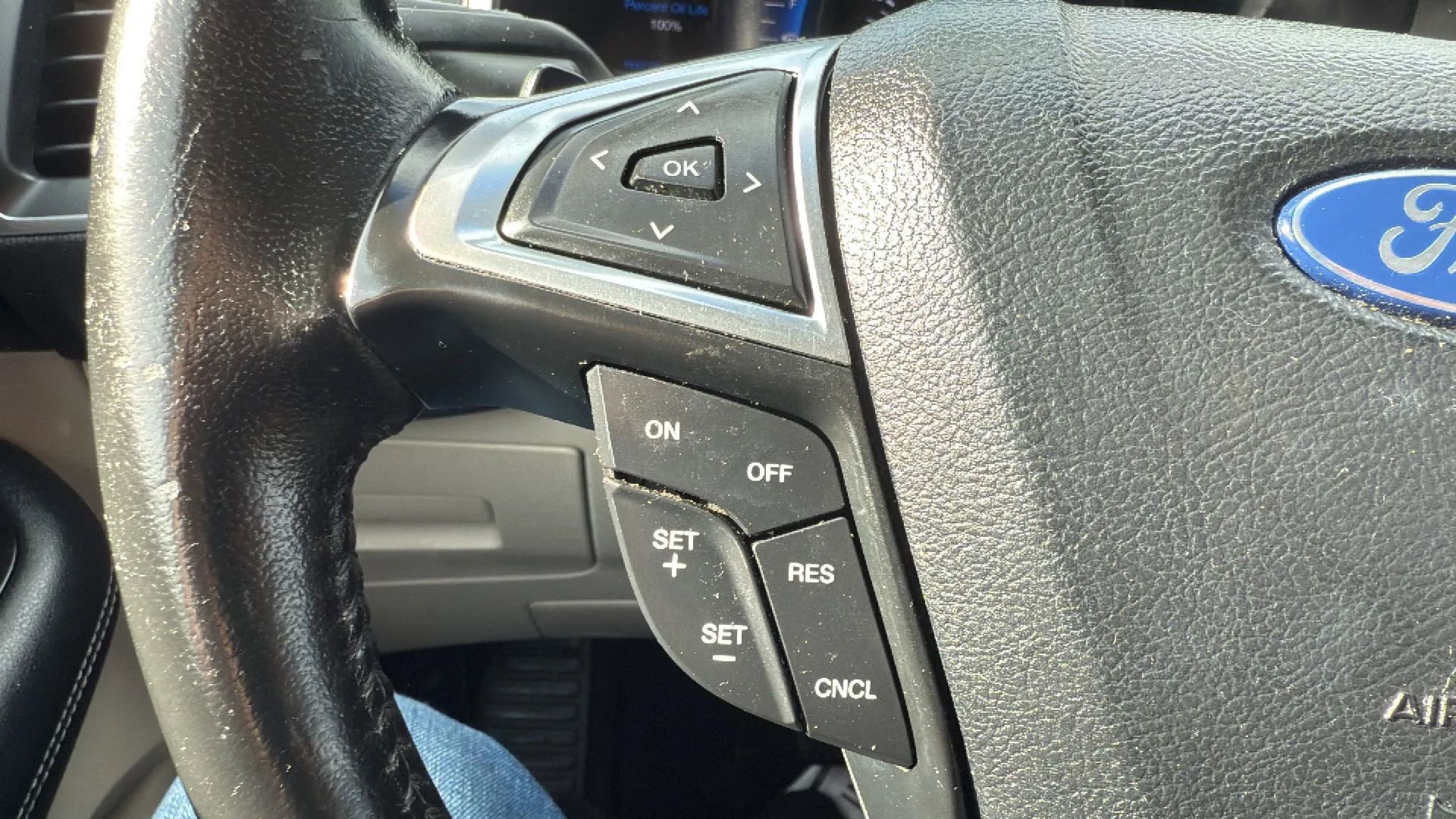 Used 2016 Ford Edge Titanium w/ Technology Package image 12