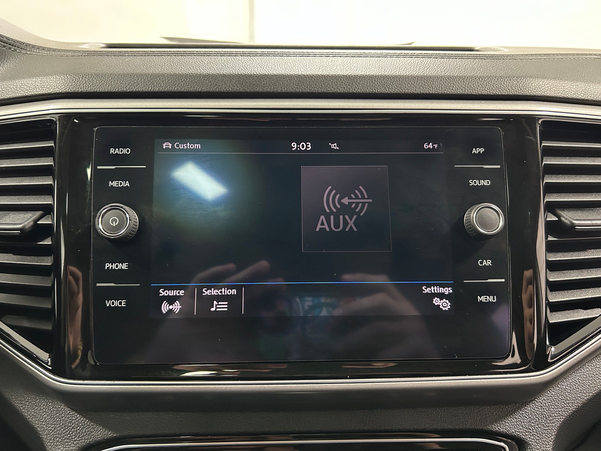 Used 2018 Volkswagen Atlas SEL w/ R-Line Package AWD/4WD image 6