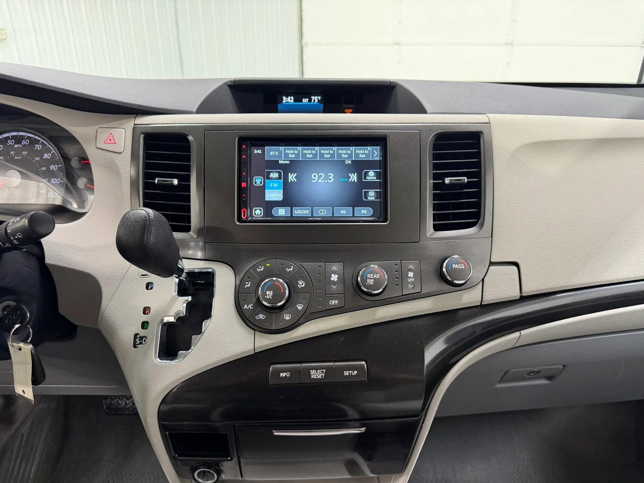 Used 2011 Toyota Sienna LE FWD image 25