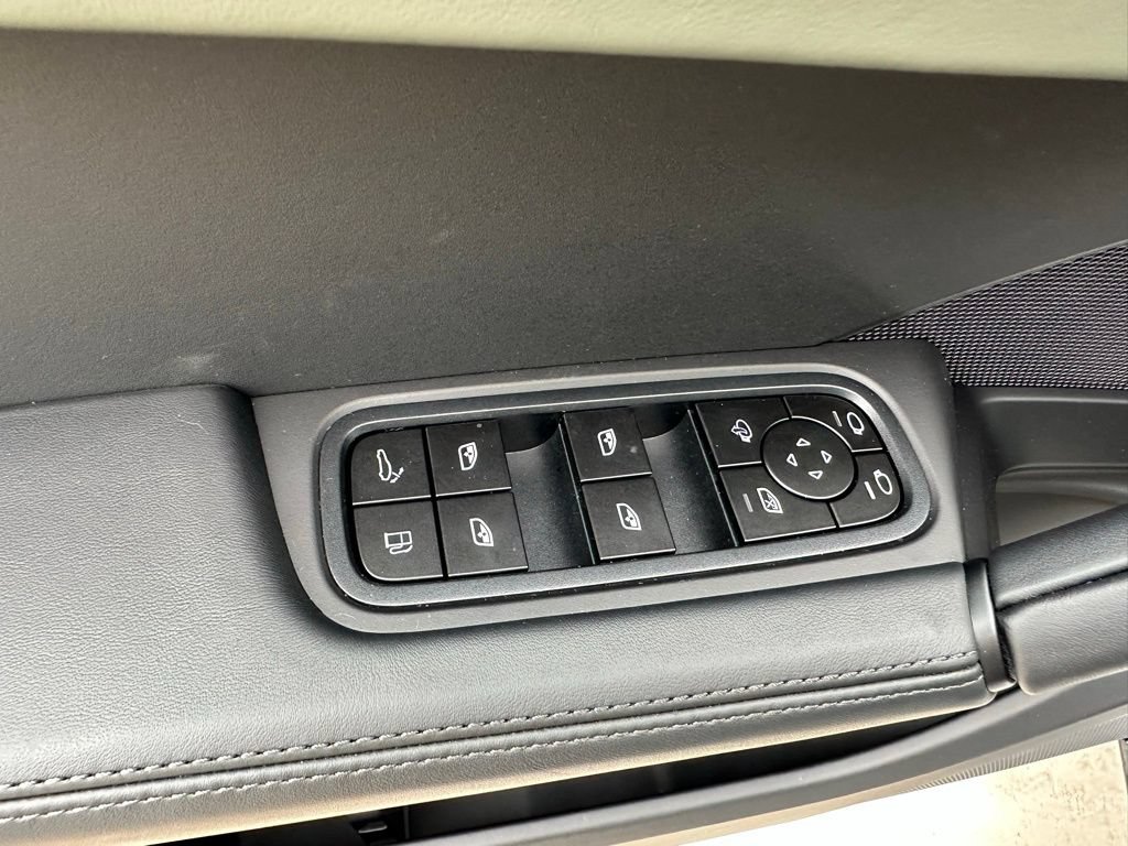 Used 2026 Porsche Cayenne E-Hybrid Coupe AWD/4WD image 21