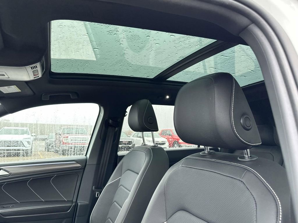 Certified 2023 Volkswagen Tiguan SEL R-Line image 24