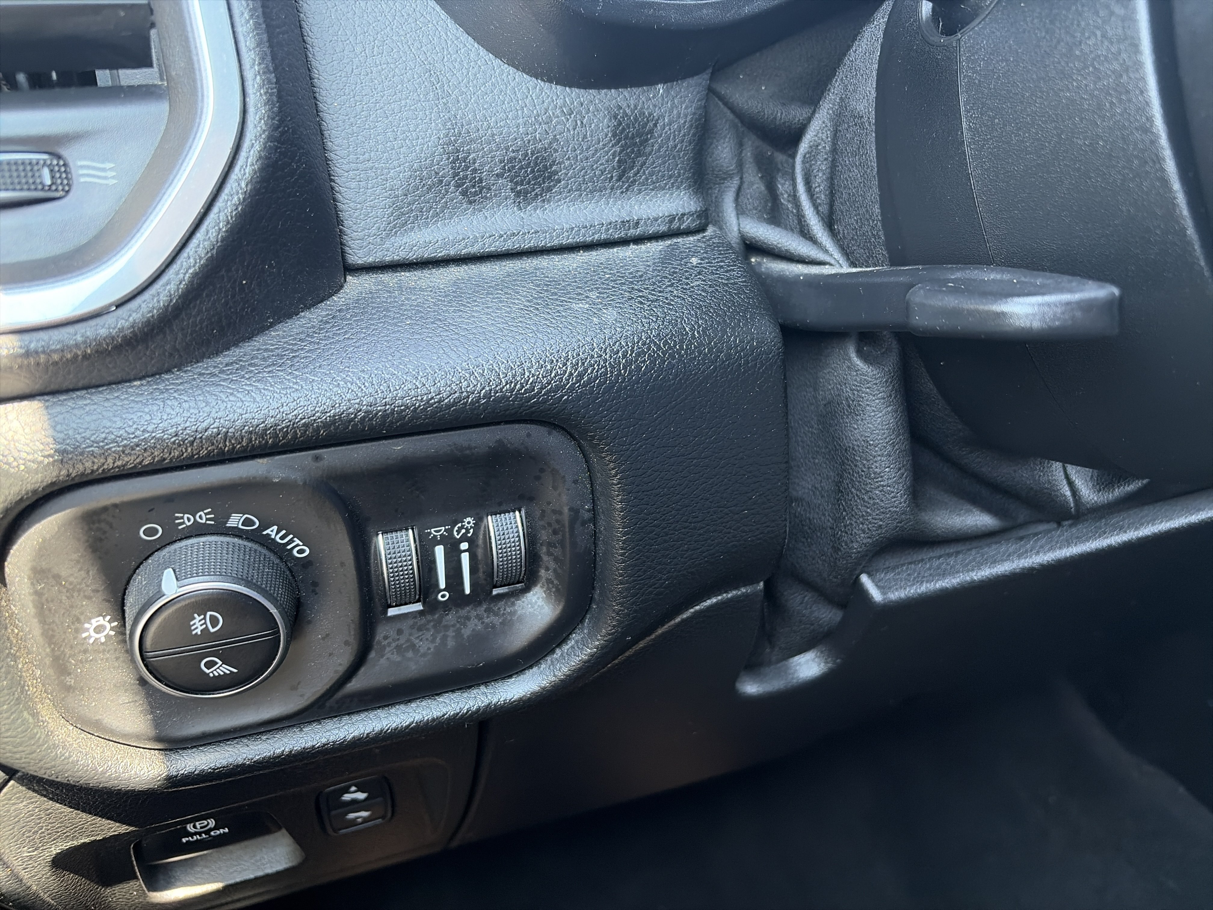 Used 2020 RAM 1500 Laramie AWD/4WD image 23