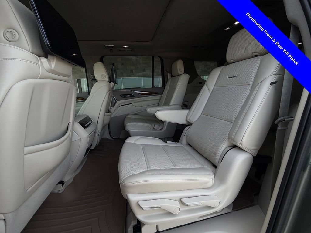 Used 2023 Cadillac Escalade ESV Premium Luxury Platinum AWD/4WD image 22