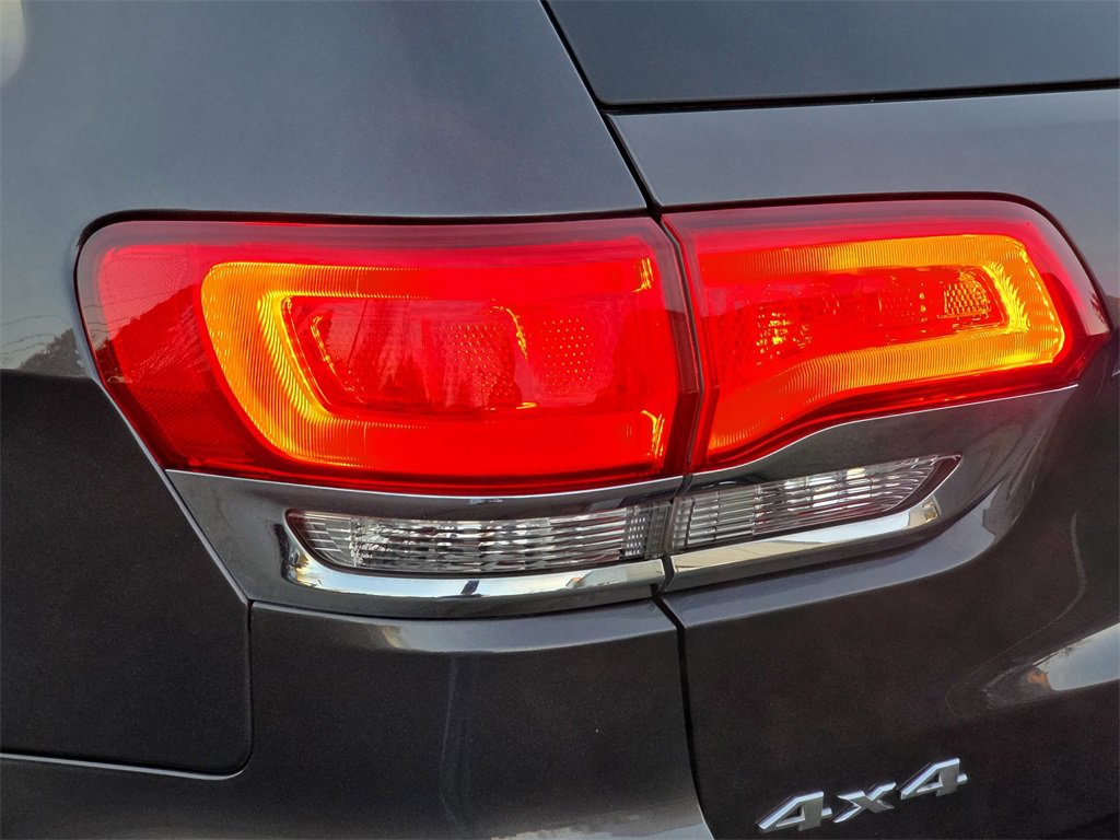 Used 2018 Jeep Grand Cherokee Laredo image 37