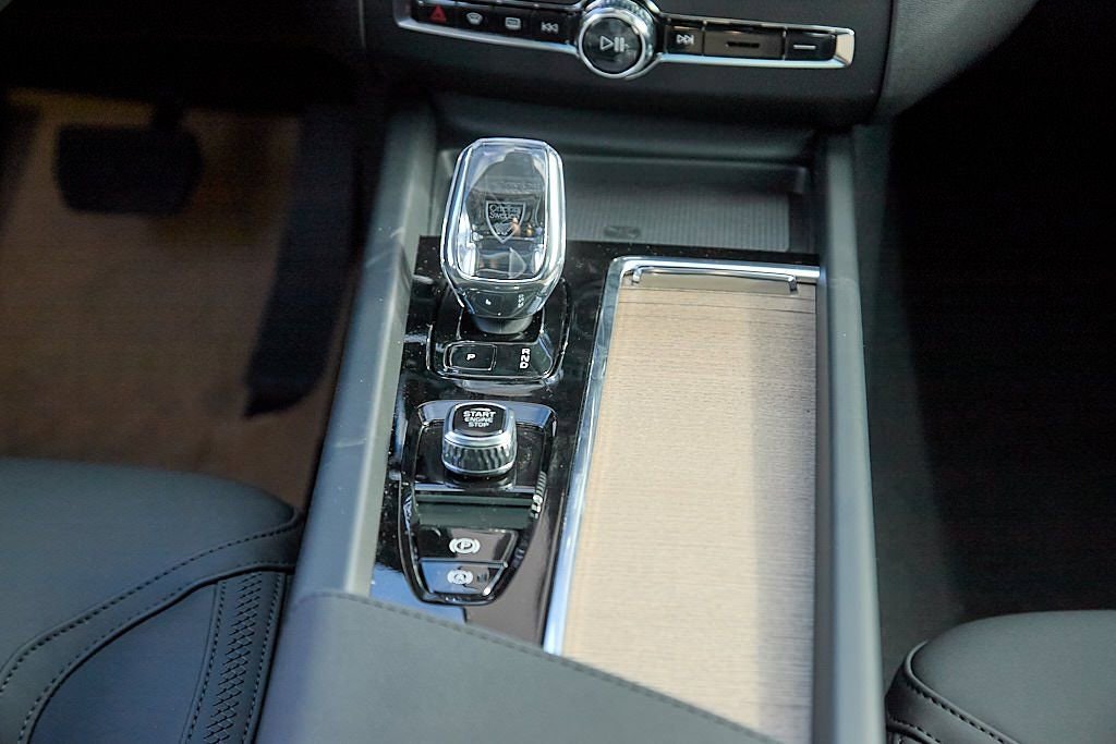 New 2026 Volvo XC60 B5 Plus w/ Climate Package image 28