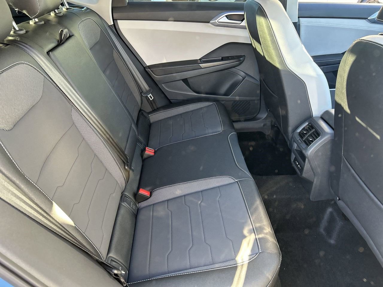 New 2026 Volkswagen Taos SE image 9