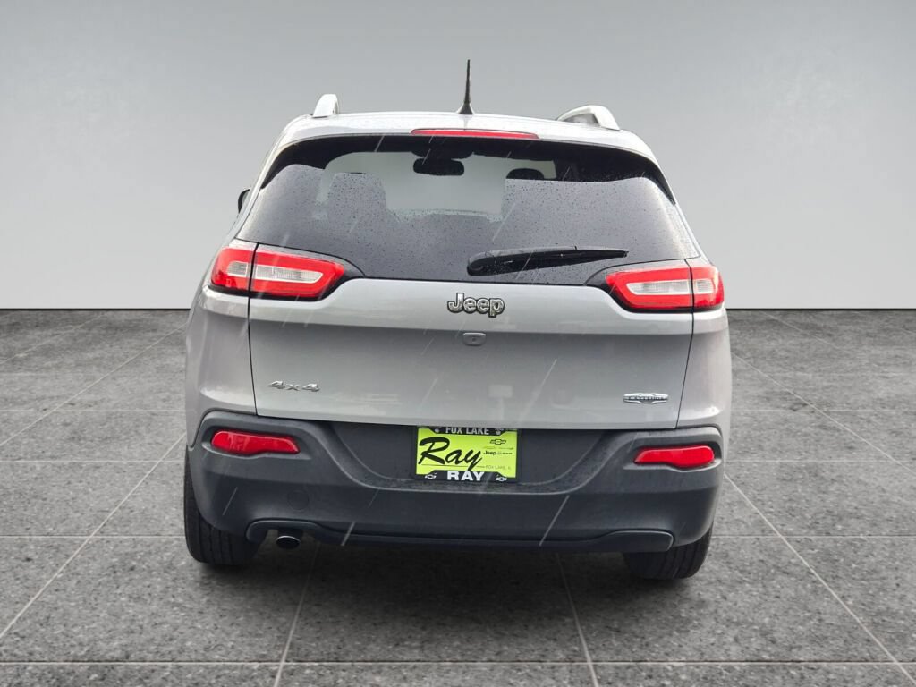 Used 2016 Jeep Cherokee Latitude w/ Cold Weather Group AWD/4WD image 16