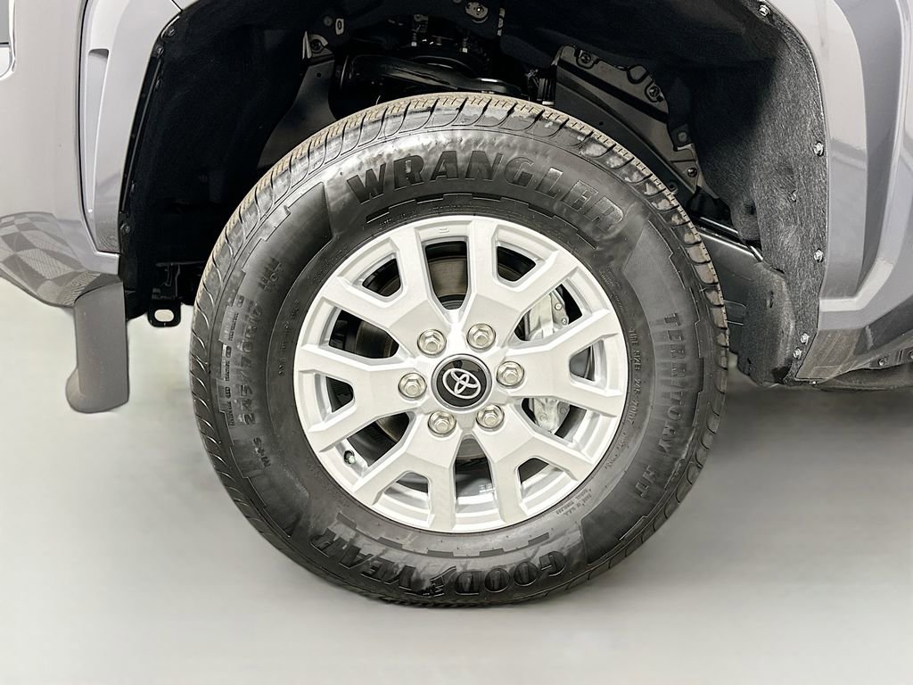 Certified 2025 Toyota Tacoma SR5 AWD/4WD image 29