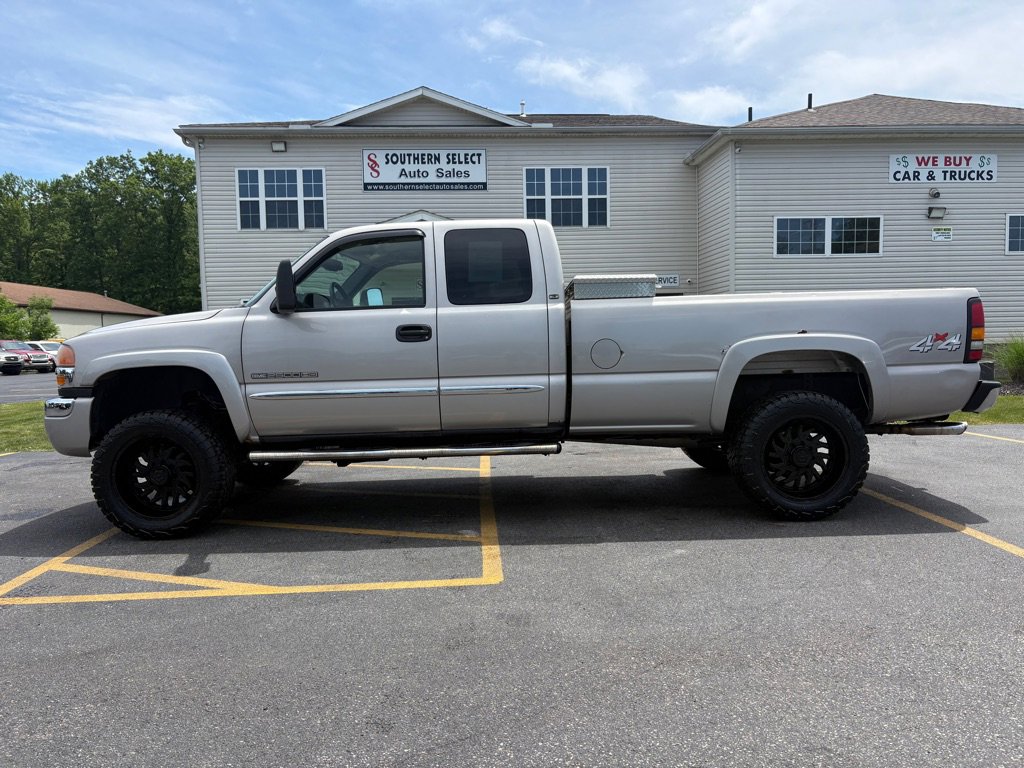 Used 2004 GMC Sierra 2500 SLE w/ Snow Plow Prep Package AWD/4WD image 1