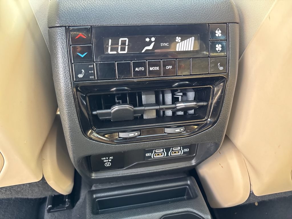 Used 2024 Jeep Grand Cherokee L Limited w/ Luxury Tech Group II AWD/4WD image 18