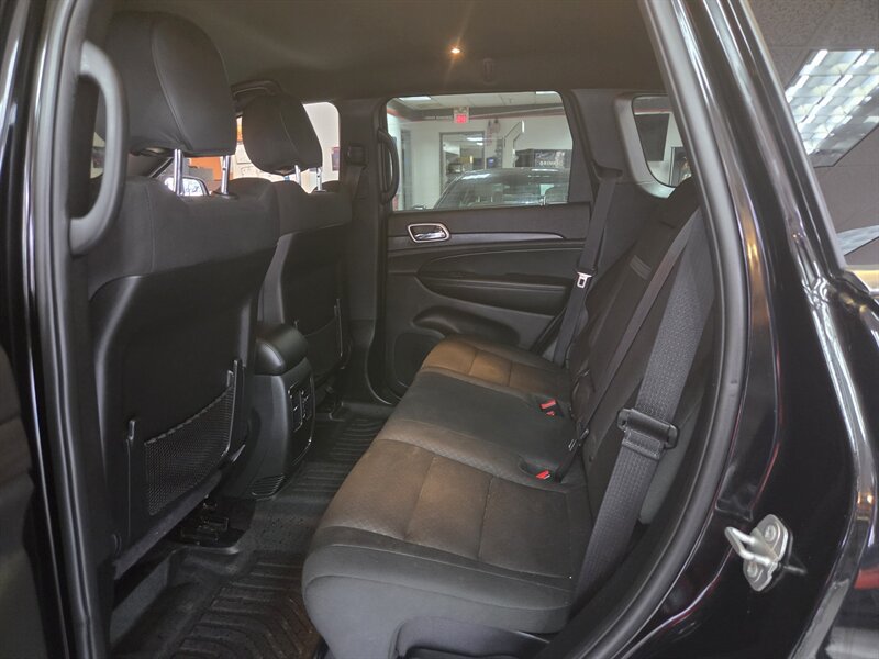 Used 2018 Jeep Grand Cherokee Laredo AWD/4WD image 17