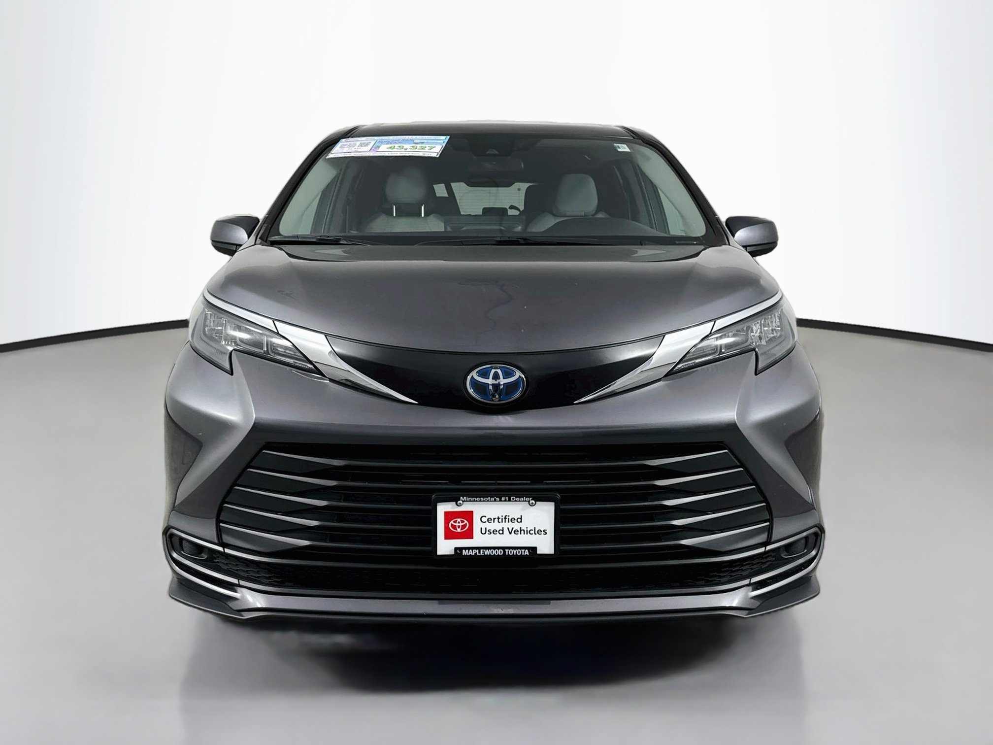 Certified 2025 Toyota Sienna LE FWD image 2