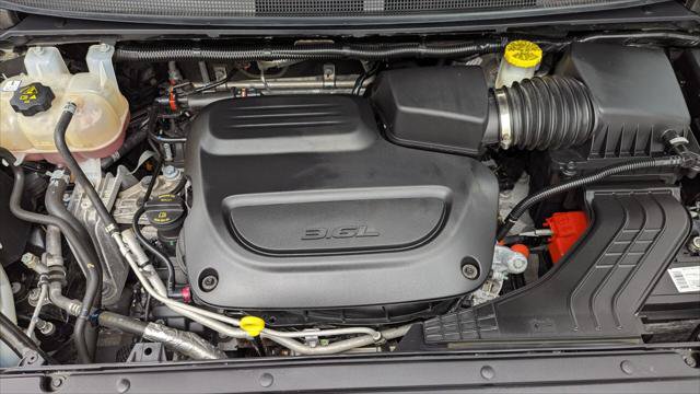 Used 2023 Chrysler Pacifica Touring-L FWD image 30