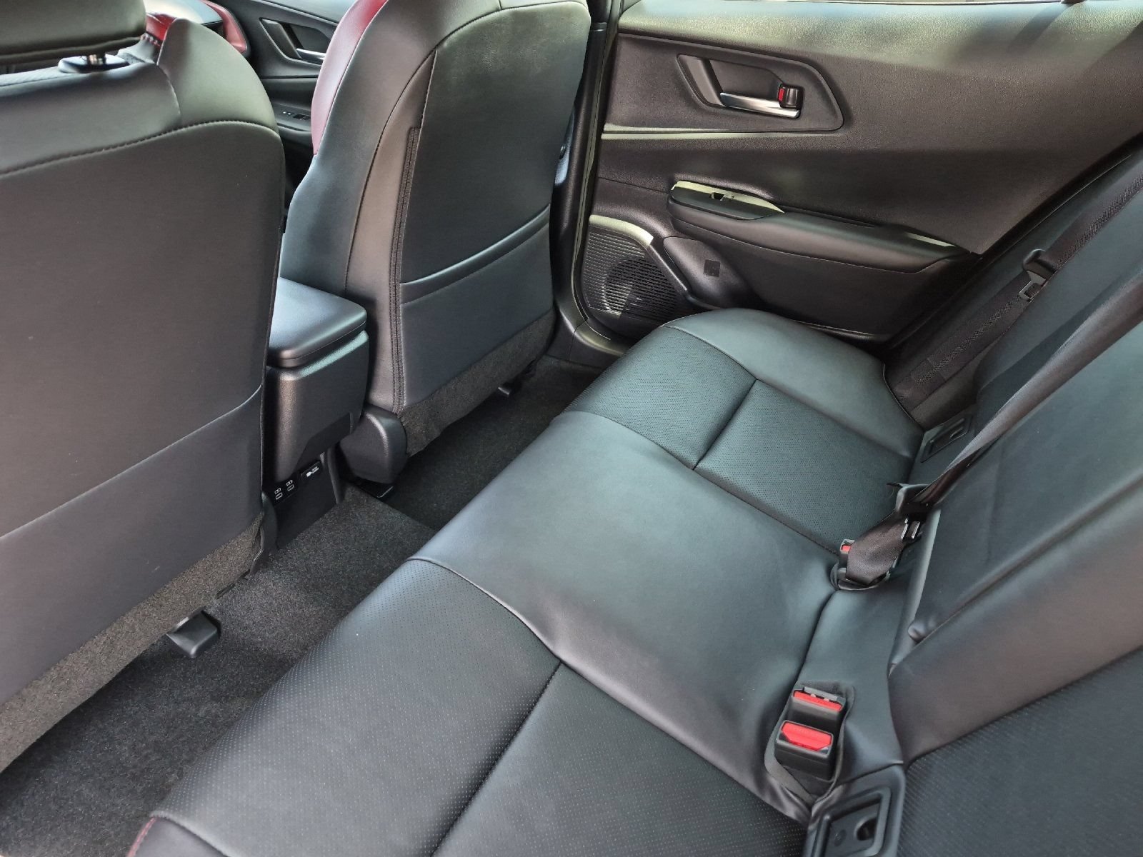 Certified 2025 Toyota Prius Plug-In Hybrid FWD image 11