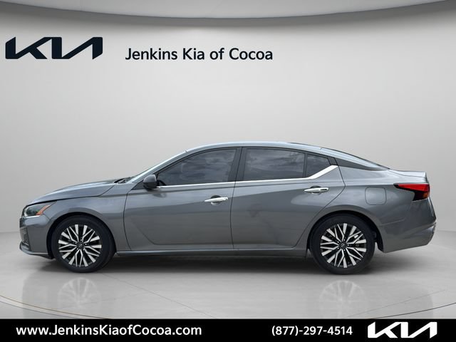 Used 2025 Nissan Altima 2.5 SV FWD image 9