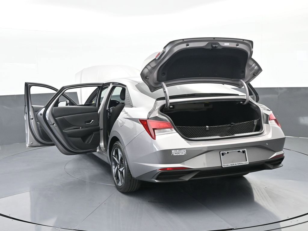 Used 2023 Hyundai Elantra SEL w/ Convenience Package image 70