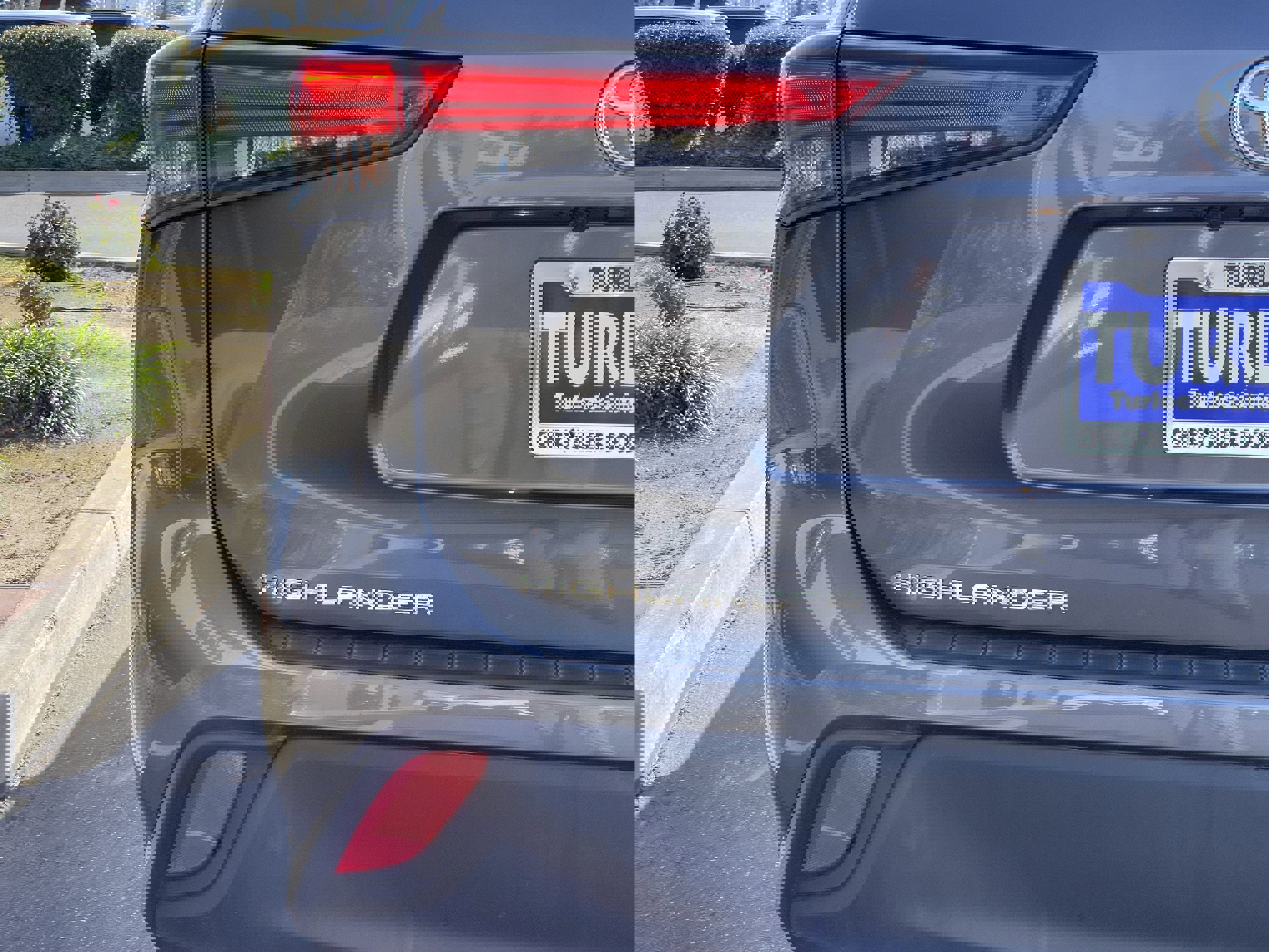 Used 2023 Toyota Highlander XLE image 11