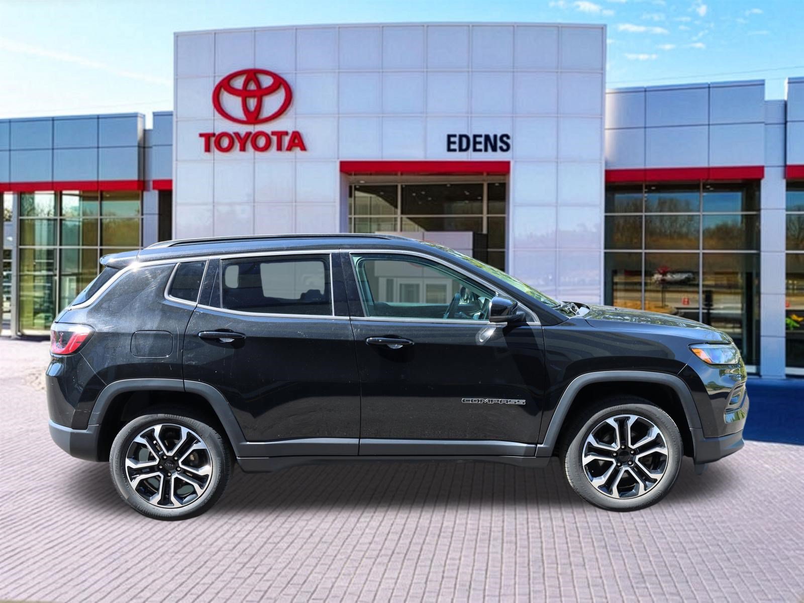 Used 2022 Jeep Compass Limited AWD/4WD image 2