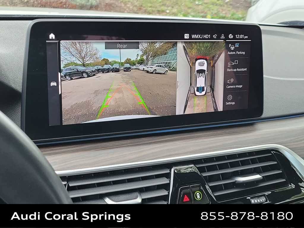 Used 2021 BMW 530e w/ Premium Package image 24