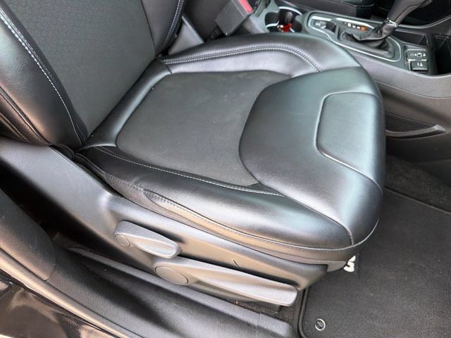 Used 2019 Jeep Cherokee Latitude Plus FWD image 26