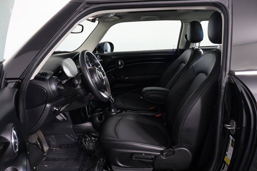 Used 2023 MINI Cooper 2-Door Hardtop image 9