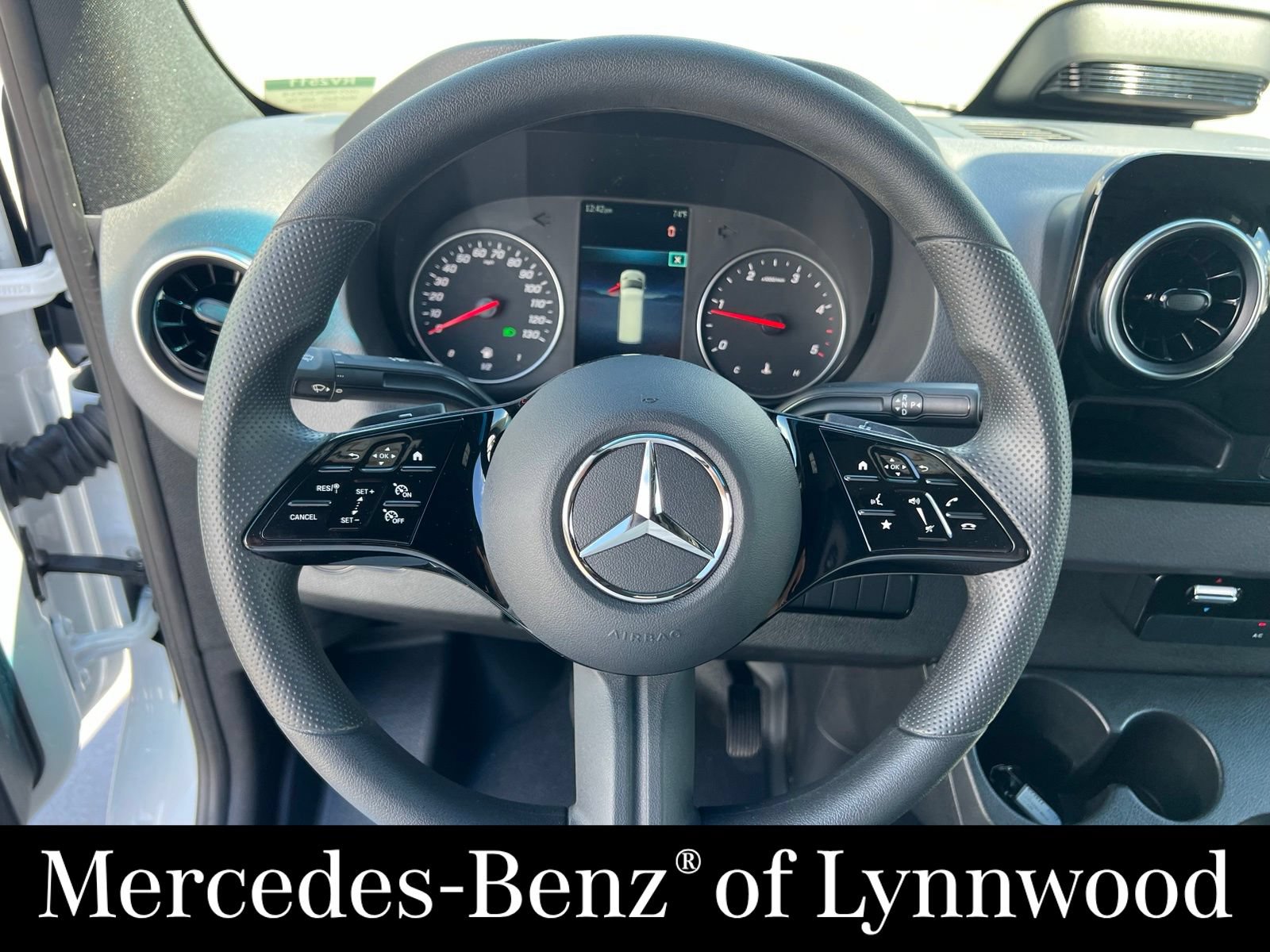 Used 2025 Mercedes-Benz Sprinter 2500 image 21
