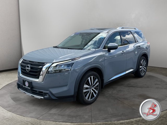 Used 2022 Nissan Pathfinder Platinum w/ Cargo Package AWD/4WD image 3