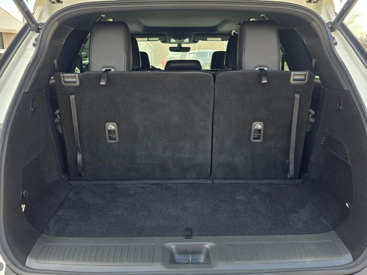 Used 2025 INFINITI QX60 Luxe w/ Black Edition image 18