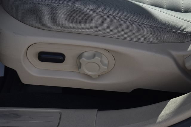 Used 2016 Ford Taurus SE FWD image 15