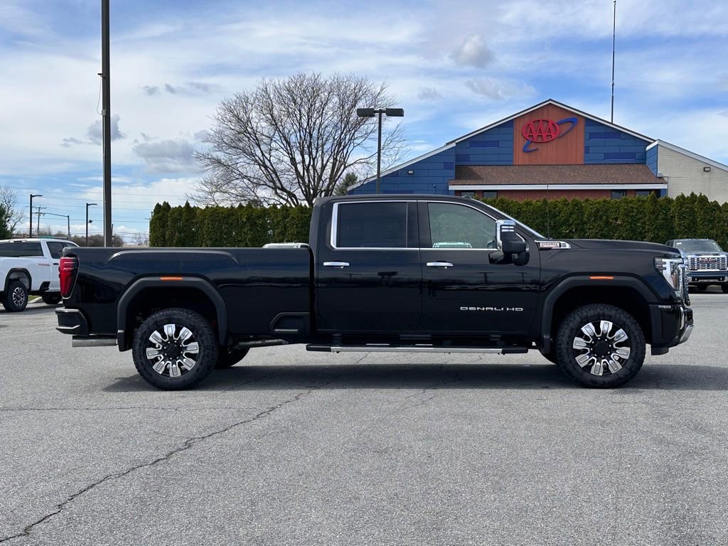 New 2026 GMC Sierra 3500 Denali w/ Denali Reserve Package AWD/4WD image 3