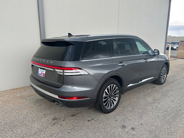Used 2023 Lincoln Aviator Reserve w/ Equipment Group 201A image 2