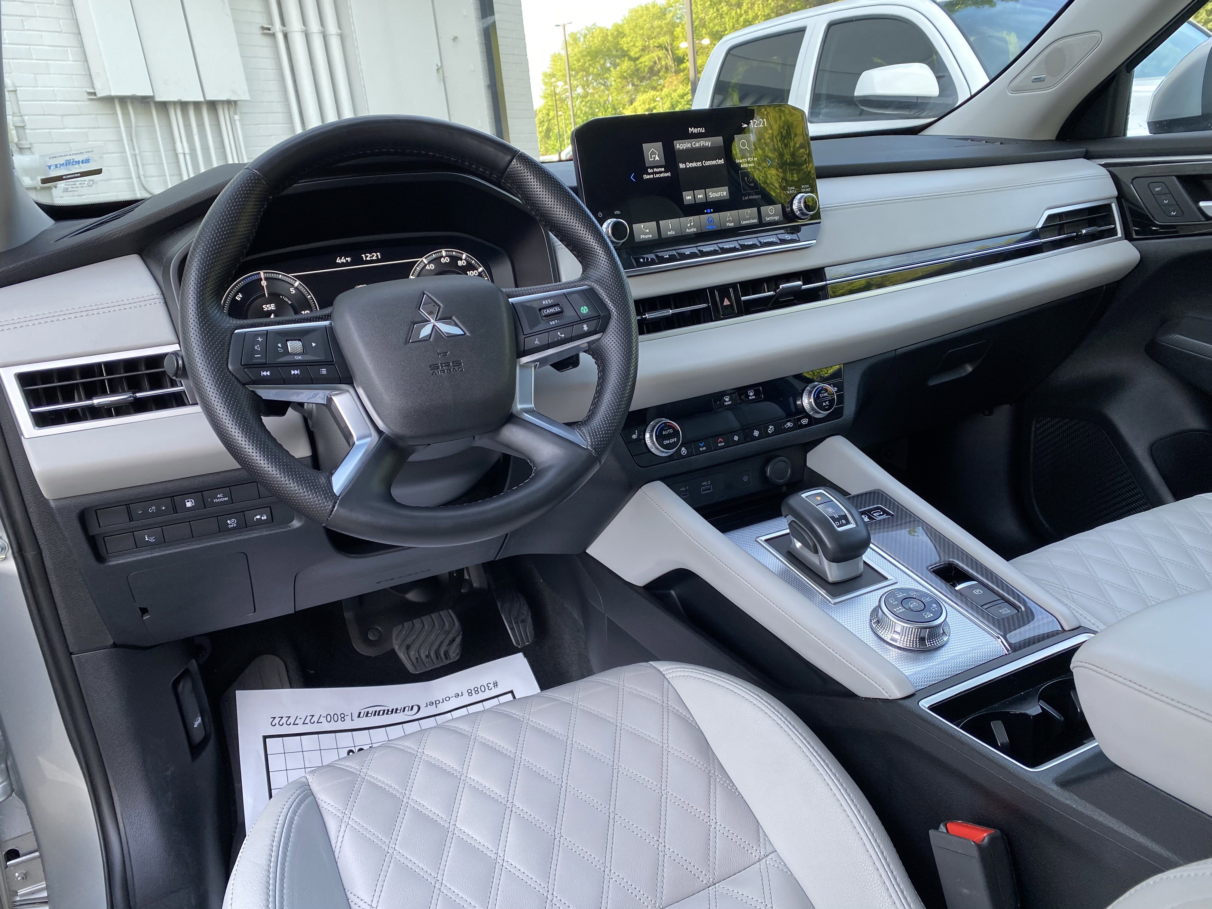 Used 2024 Mitsubishi Outlander 4WD Plug-In Hybrid image 35