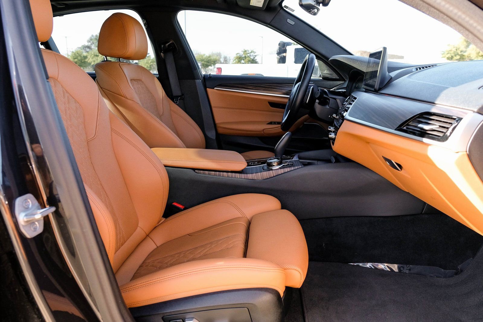 Used 2023 BMW 530i xDrive w/ Executive Package image 42