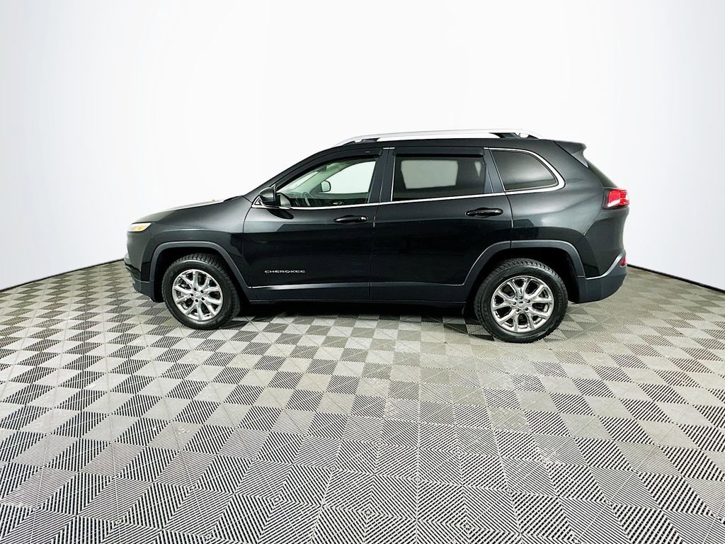 Used 2016 Jeep Cherokee Latitude w/ Cold Weather Group image 6