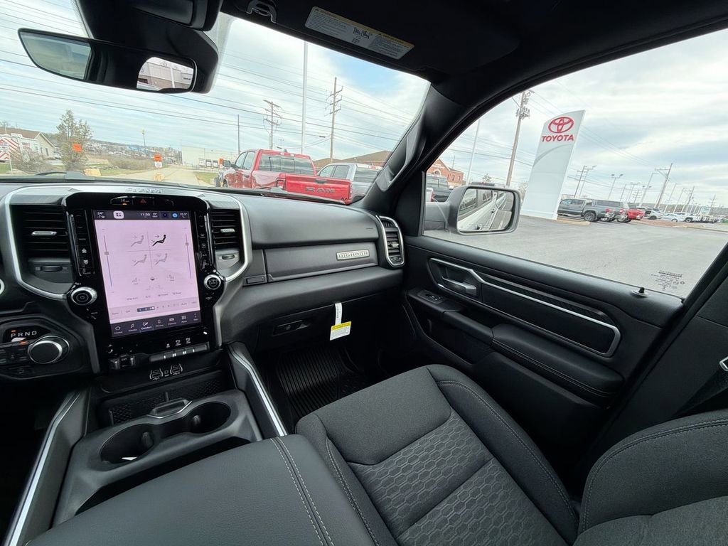 New 2026 RAM 1500 4x4 Crew Cab image 11