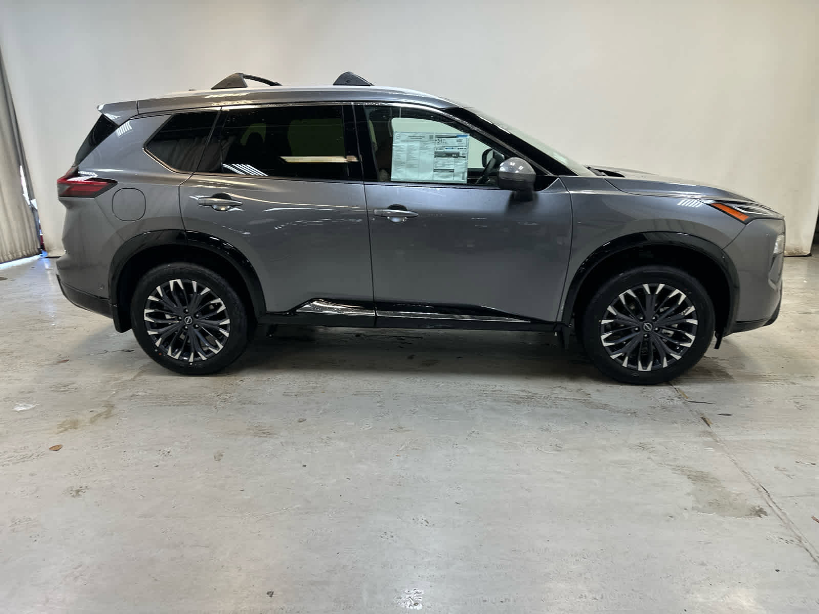 New 2026 Nissan Rogue Platinum image 9