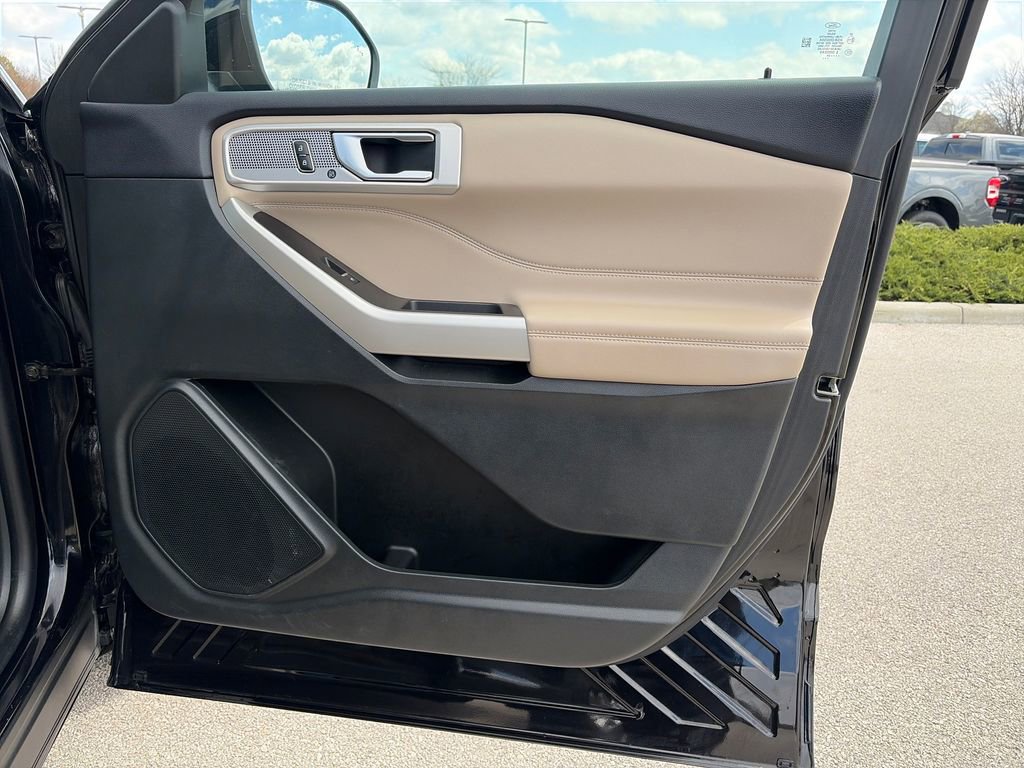 Used 2024 Ford Explorer XLT w/ Equipment Group 202A AWD/4WD image 9