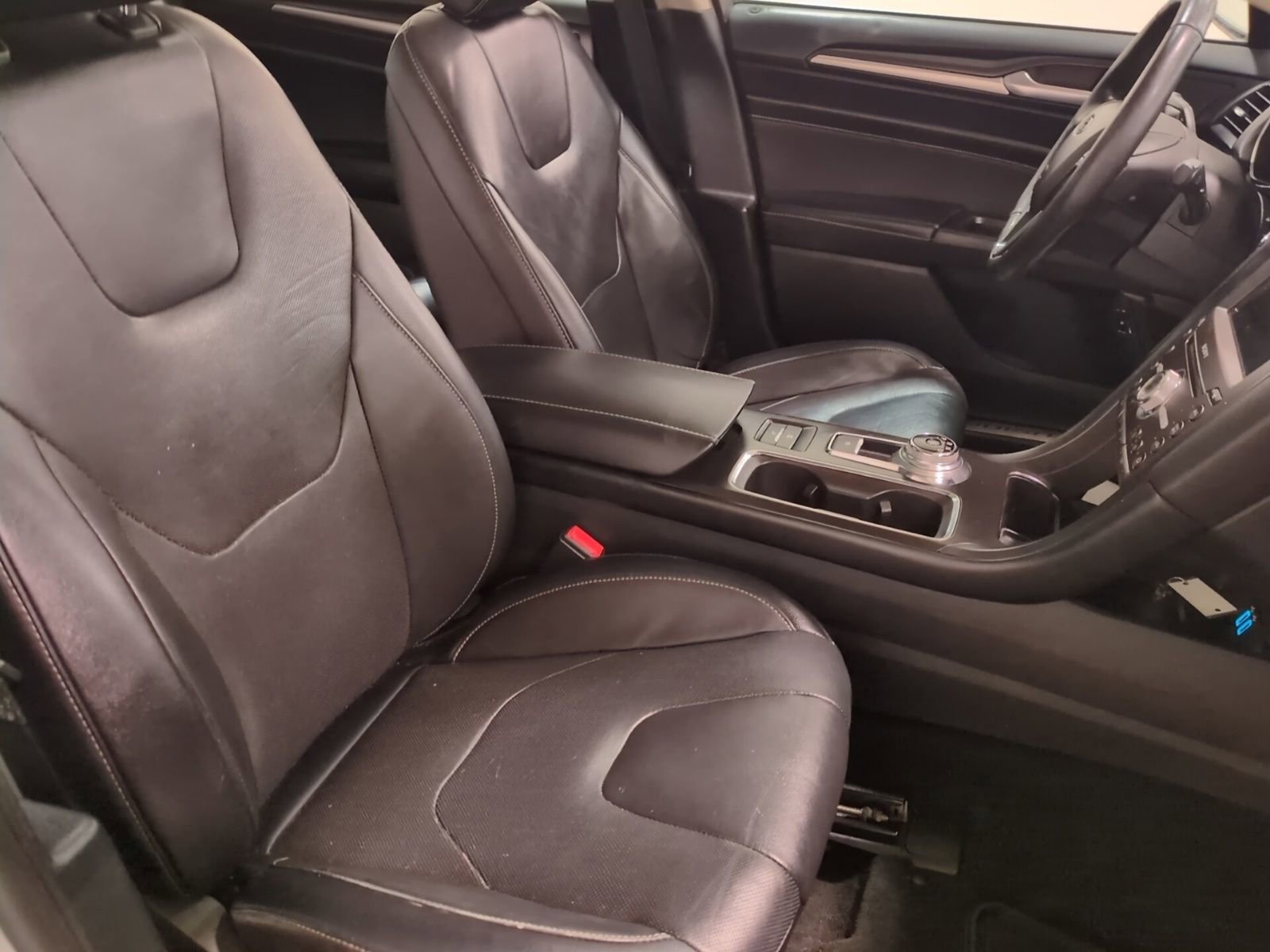 Used 2019 Ford Fusion Titanium image 11