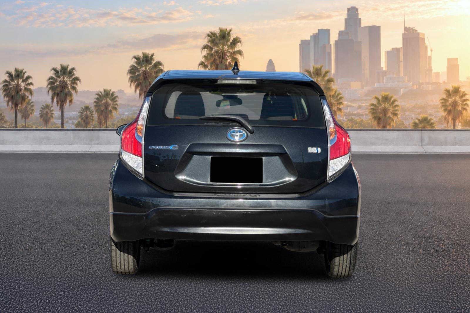 Used 2017 Toyota Prius C One FWD image 5