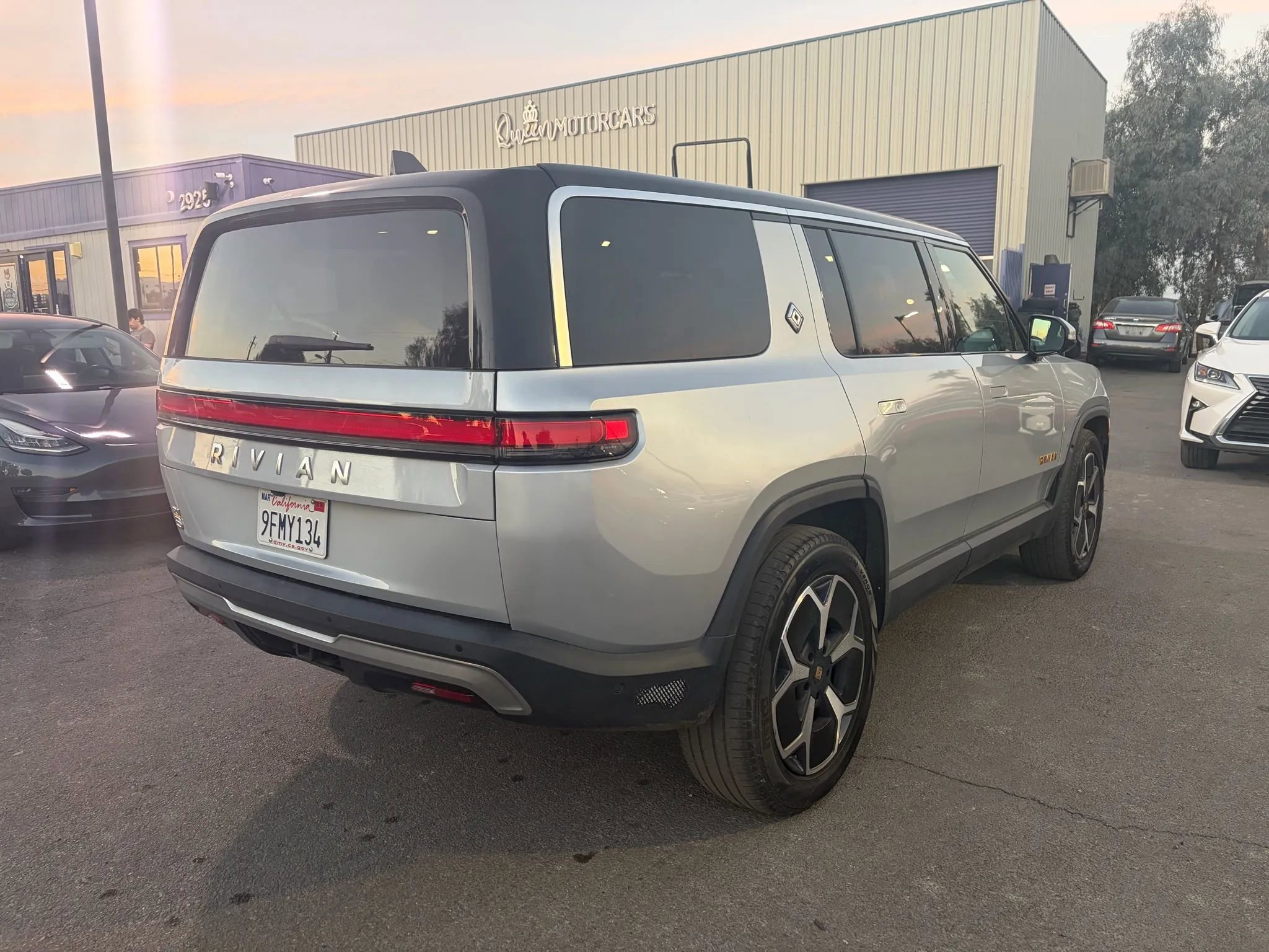 Used 2023 Rivian R1S Launch Edition image 5