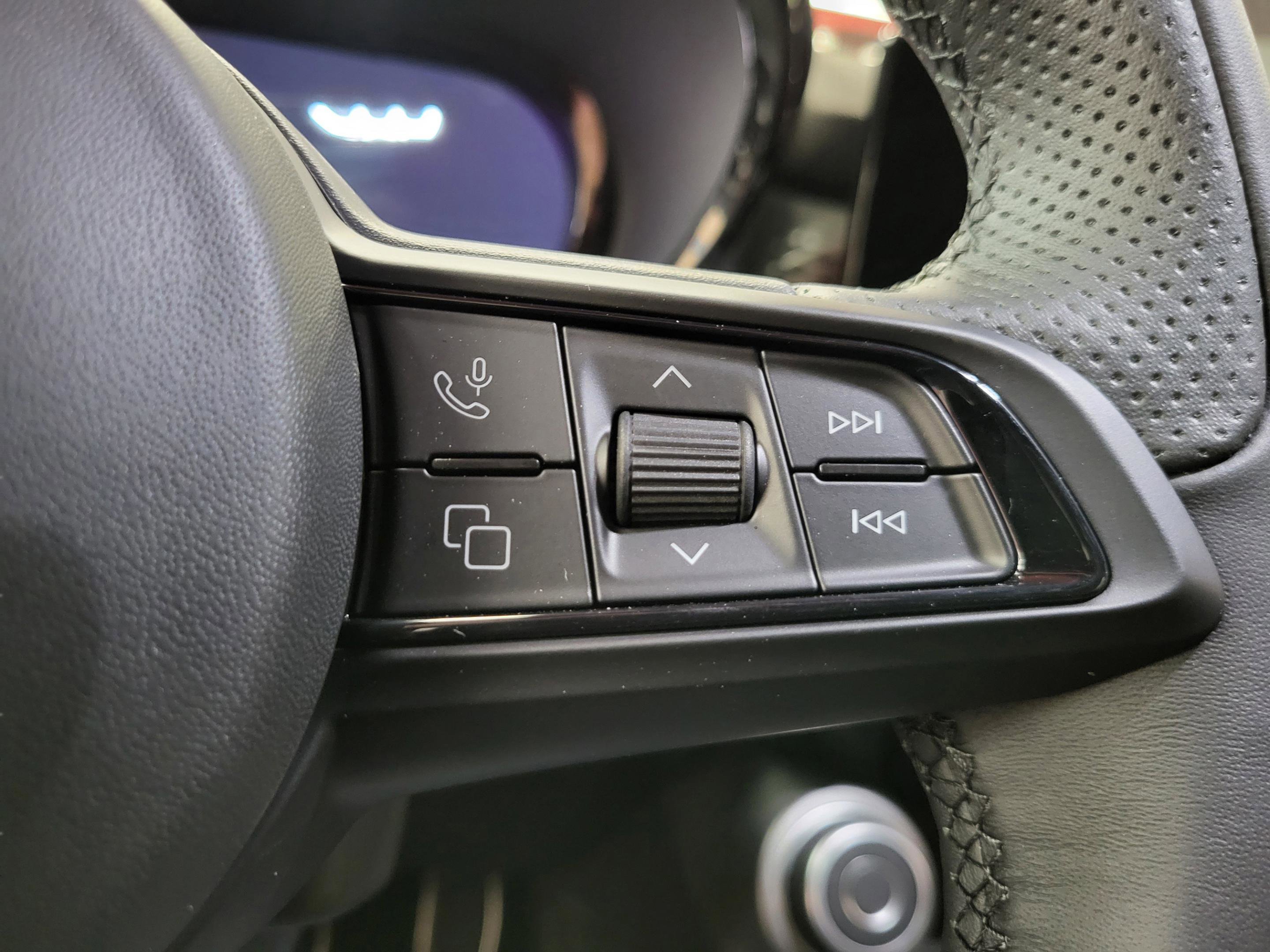 New 2025 Alfa Romeo Tonale w/ Premium Package image 49