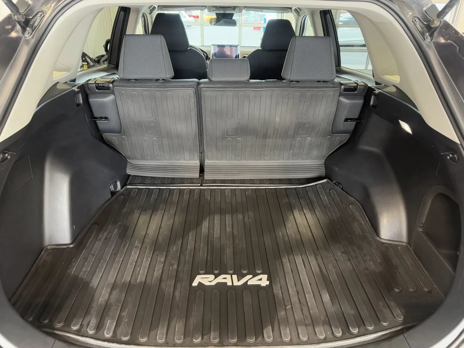 Used 2025 Toyota RAV4 LE AWD/4WD image 16