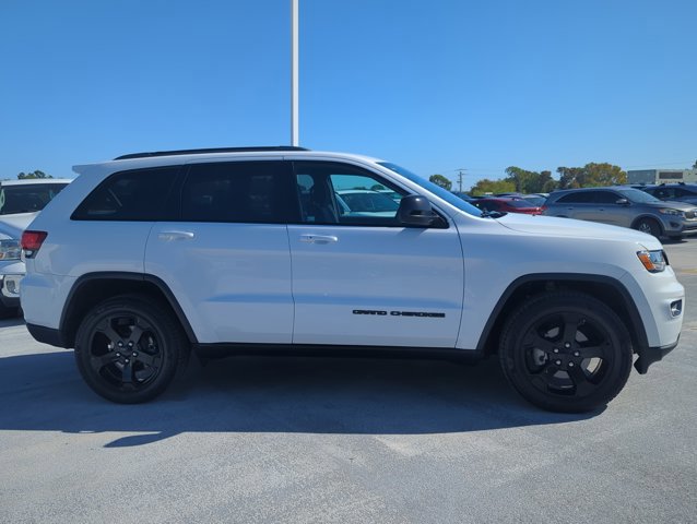 Used 2019 Jeep Grand Cherokee Laredo image 4