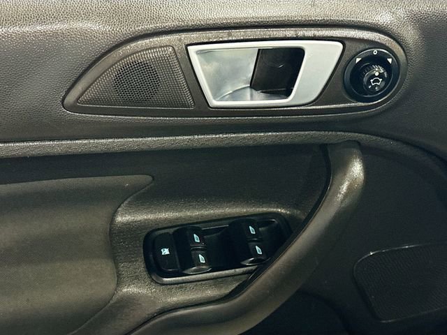 Used 2014 Ford Fiesta SE image 17