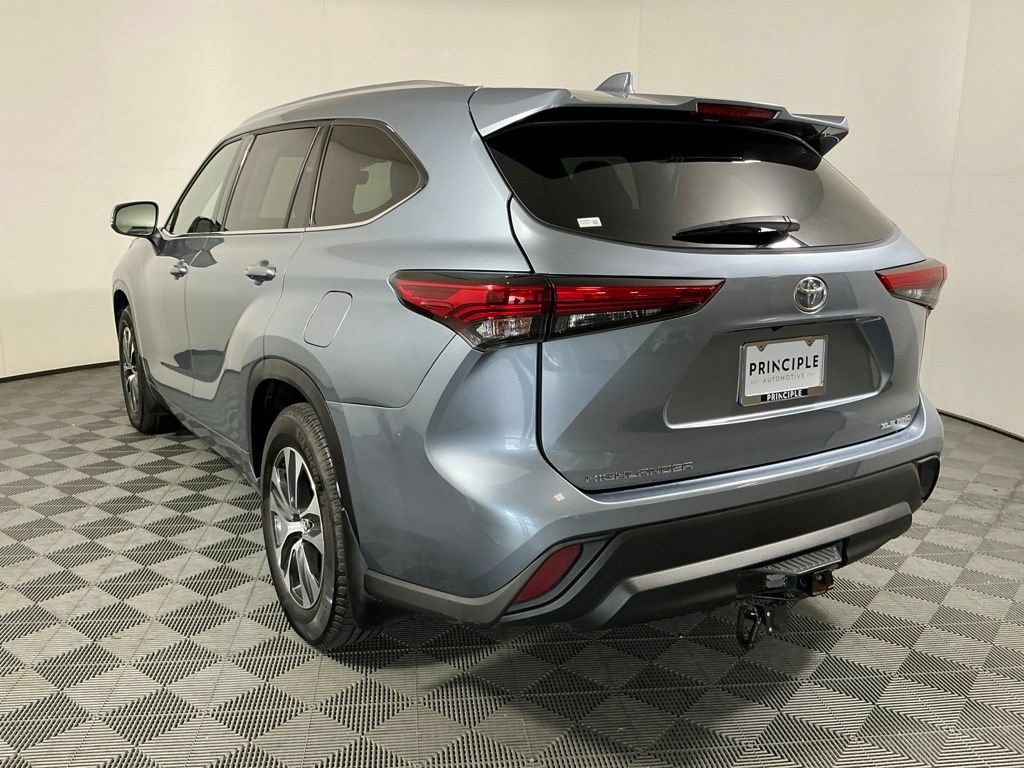 Used 2021 Toyota Highlander XLE AWD/4WD image 7