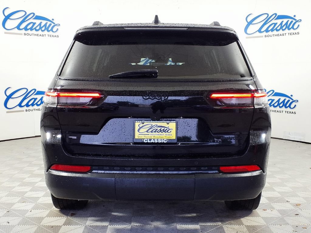 Used 2022 Jeep Grand Cherokee L Limited w/ Black Appearance Package RWD image 4